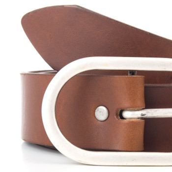 gros plan ceinture large cuir cognac jules & jenn