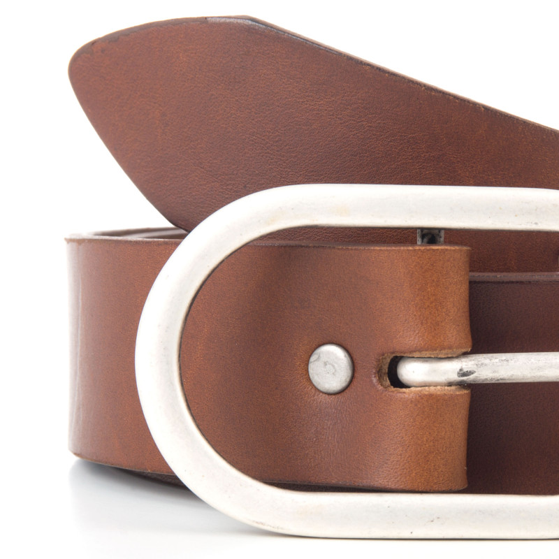 gros plan ceinture large cuir cognac jules & jenn