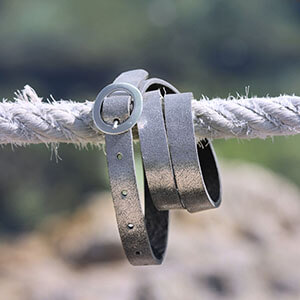ceinture fine cuir metallise argente jules & jenn
