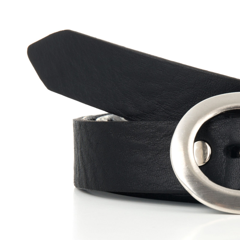 gros plan ceinture fine cuir noir jules & jenn