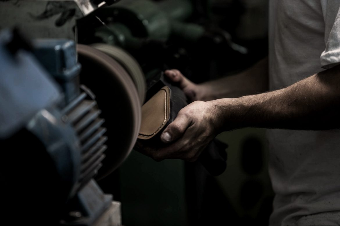 Fabrication main chaussures cuir Portugal Jules & Jenn