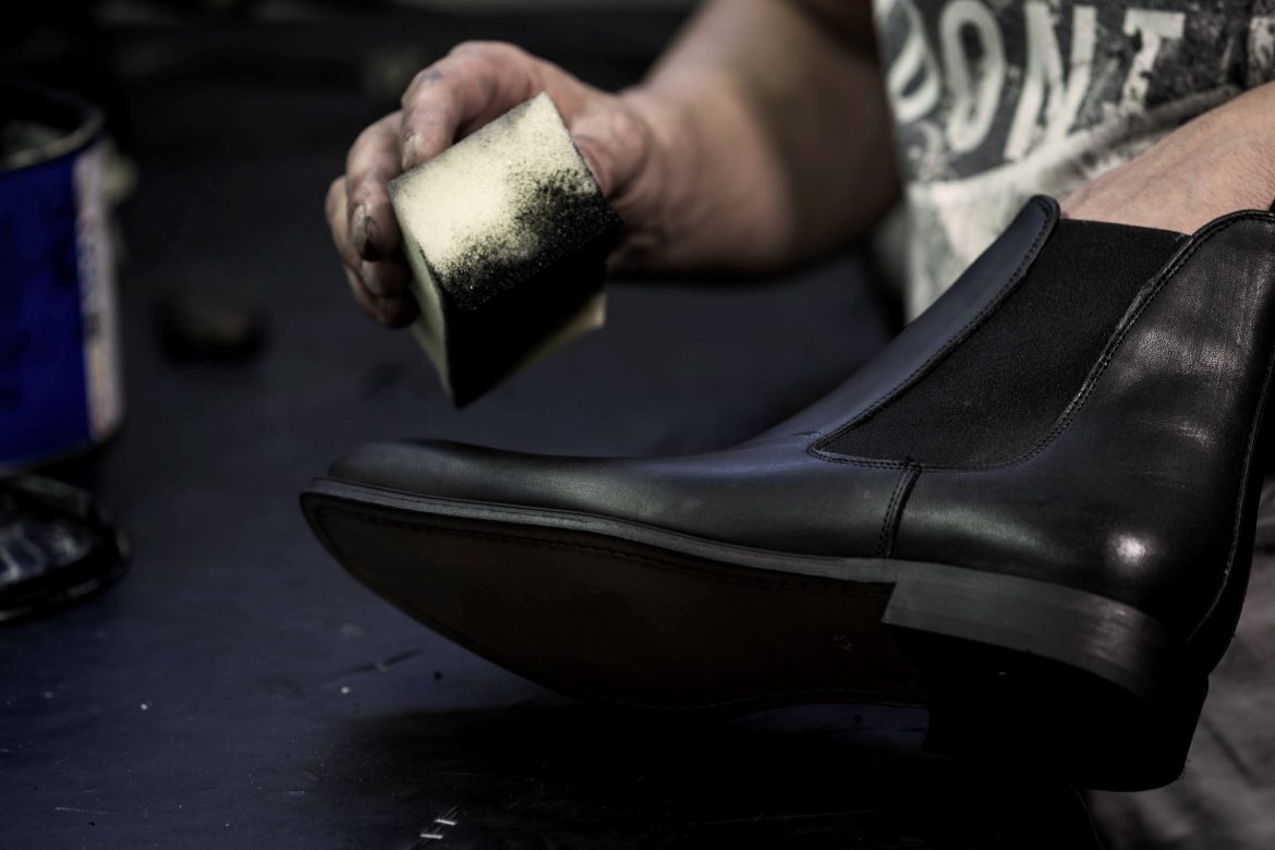 Finition Chelsea boots homme Portugal Jules & Jenn