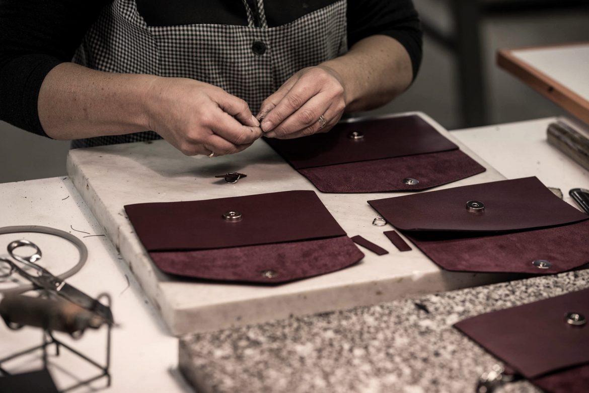 Fixation pièce maroquinerie du sac cabas Made in France JULES & JENN
