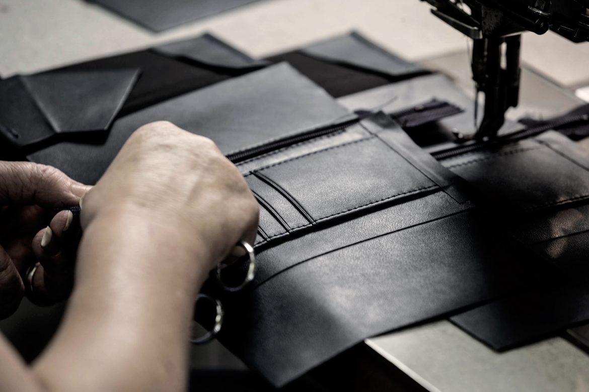 Atelier fabrication portefeuilles Jules & Jenn