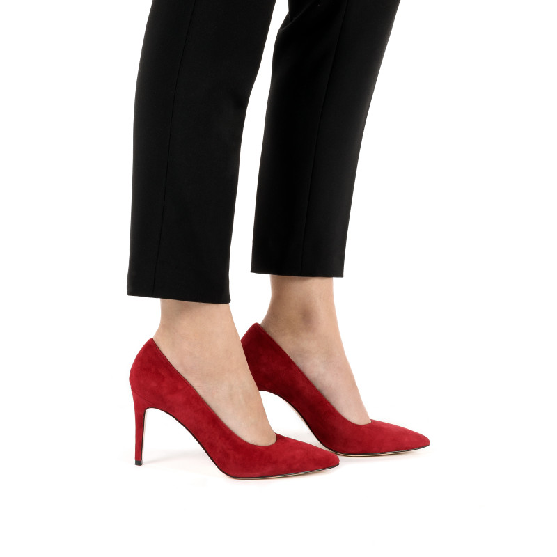 vue portee escarpin cuir daim rouge Jules & Jenn