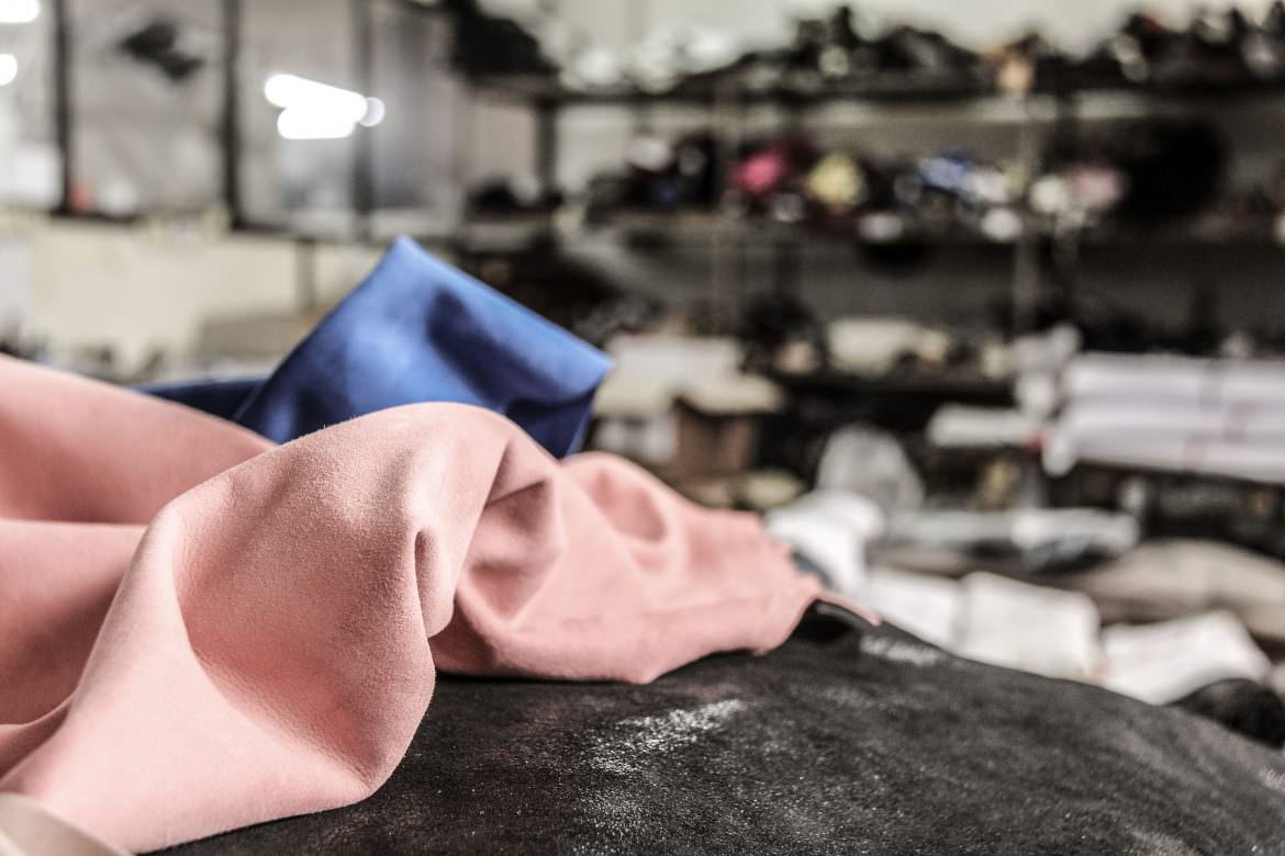 Cuirs atelier fabrication chaussures femme Jules & Jenn