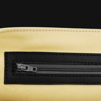 gros plan sac bandoulière cuir noir jules & jenn