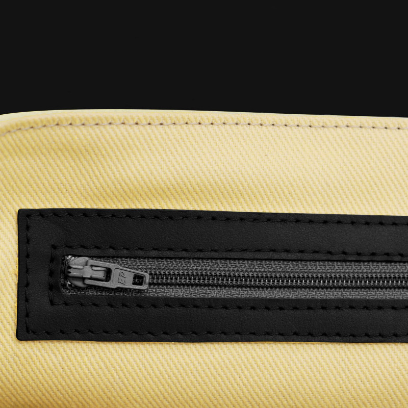 gros plan sac bandoulière cuir noir jules & jenn