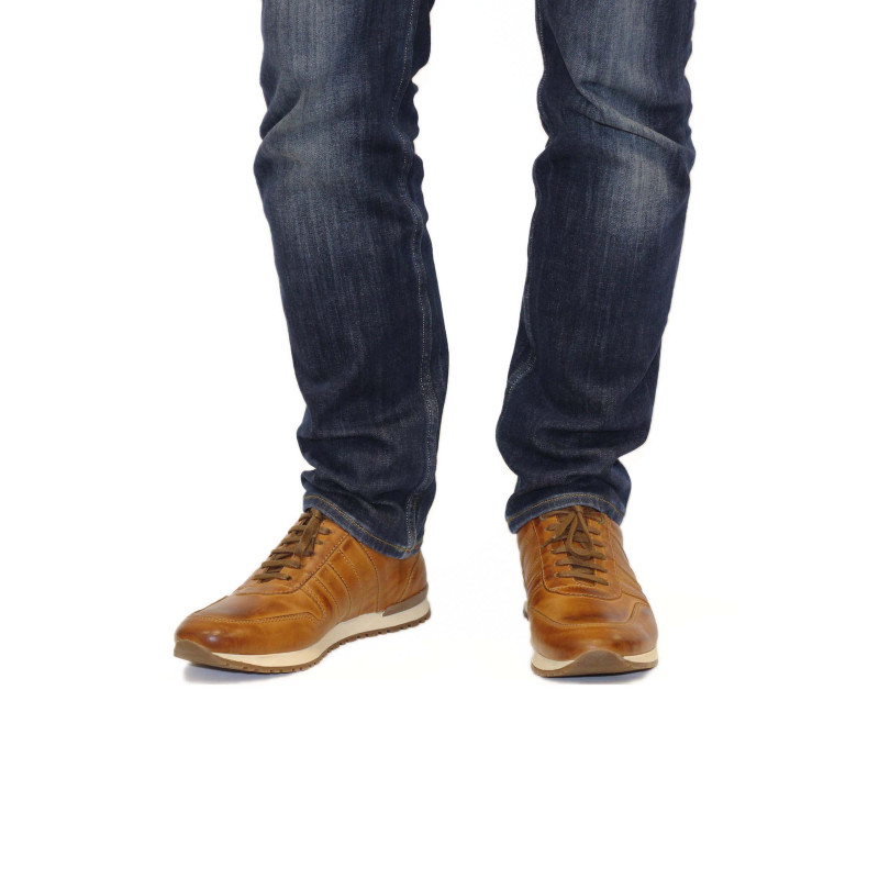 vue portée sneakers cuir cognac JULES & JENN