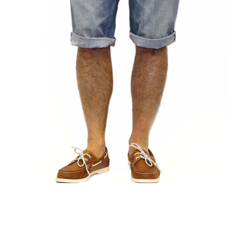 vue portee chaussures bateau cuir cognac Jules & Jenn