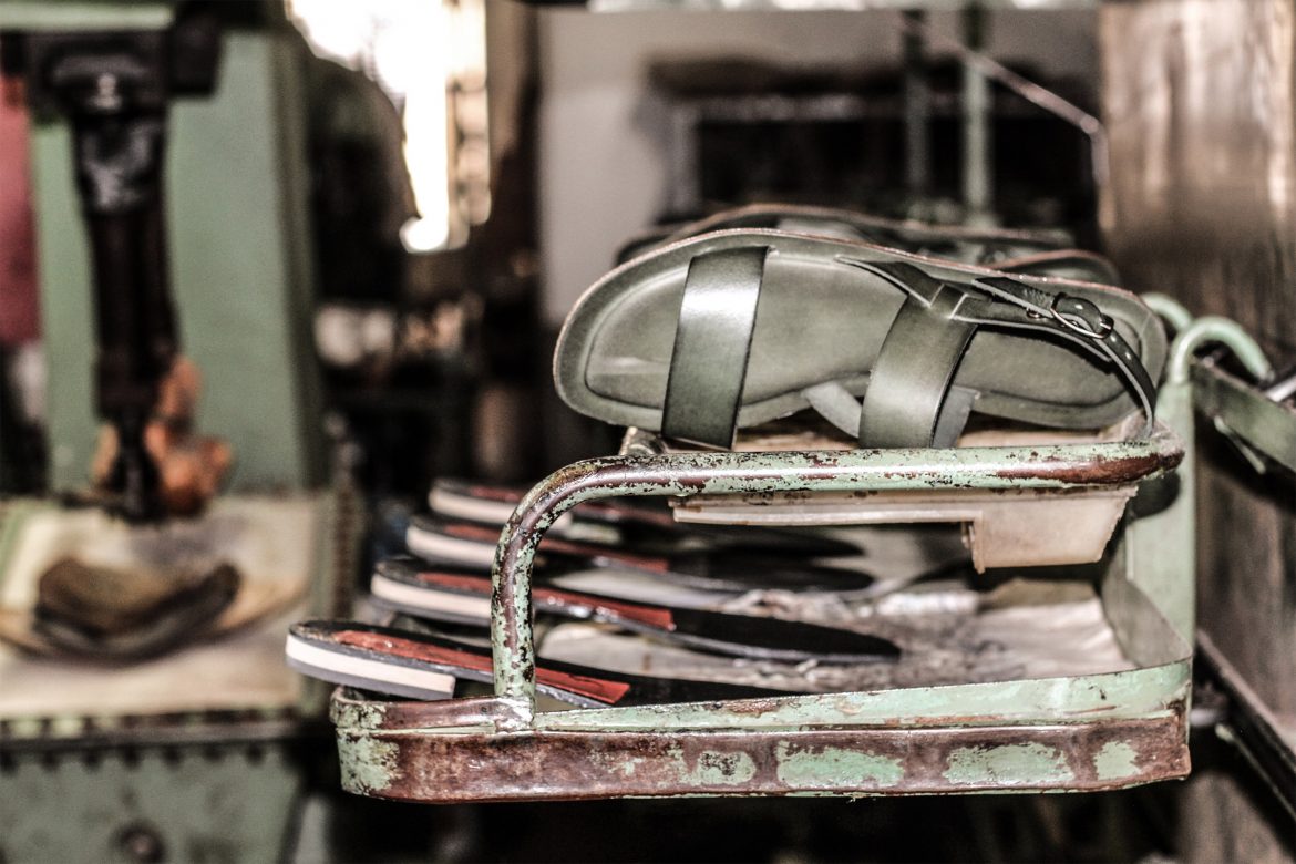 Atelier de fabrication Sandales femme