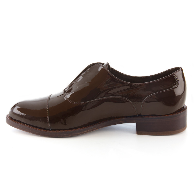 vue interieure de derby cuir verni bleu marron fabriquee en Espagne