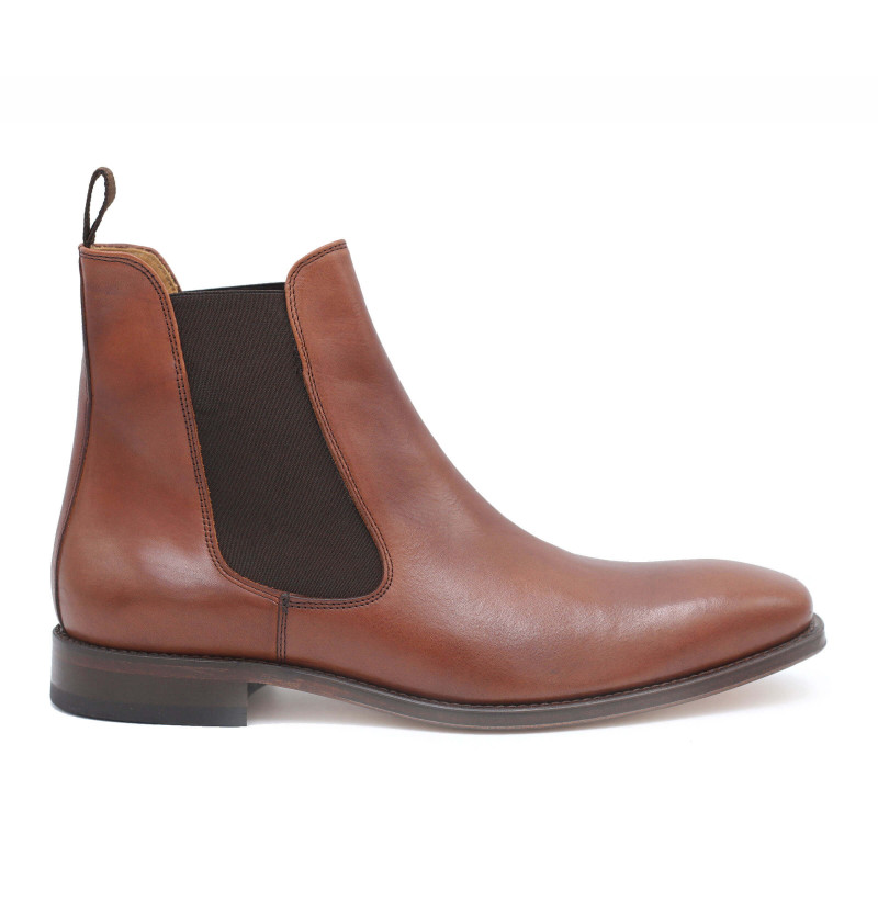 vue exterieure chelsea boots cuir marron cognac jules & jenn