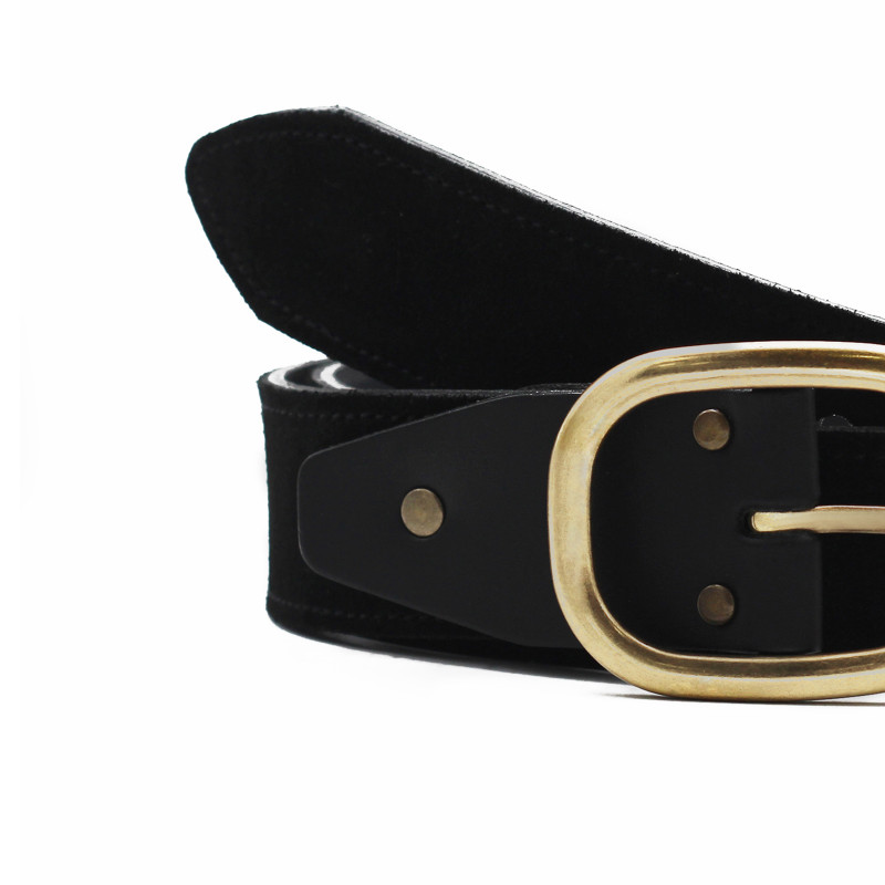 gros plan ceinture femme vintage cuir daim noir fabriquee en France