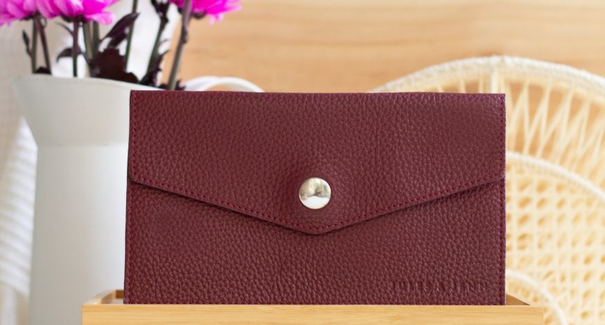pochette enveloppe cuir graine upcycle bordeaux