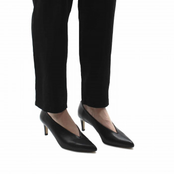 vue portee interieure escarpin decollete V cuir noir jules & jenn