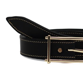 gros plan ceinture noir cuir mademoiselle