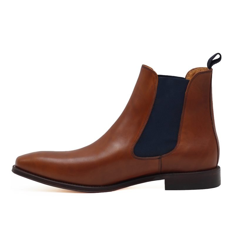 vue interieure chelsea boots cuir cognac bleu jules jenn