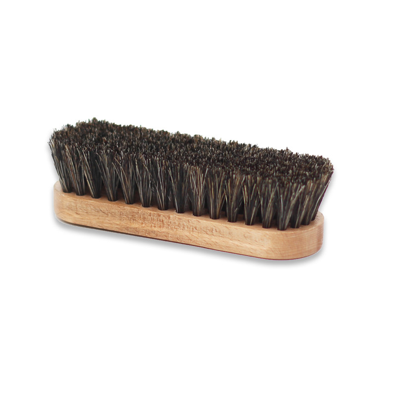 Vue de dessous brosse a reluire cuir lisse Famaco JULES & JENN