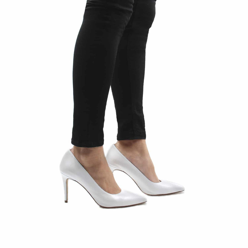 vue portee interieur escarpins classiques cuir blanc jules & jenn