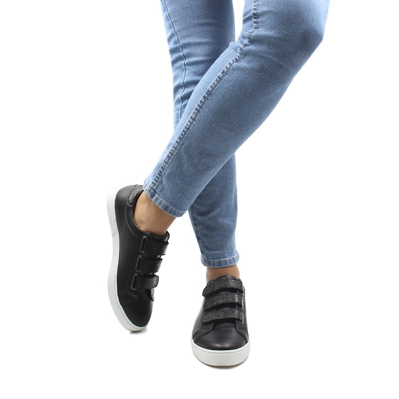 vue portee baskets scratch cuir noir jules jenn