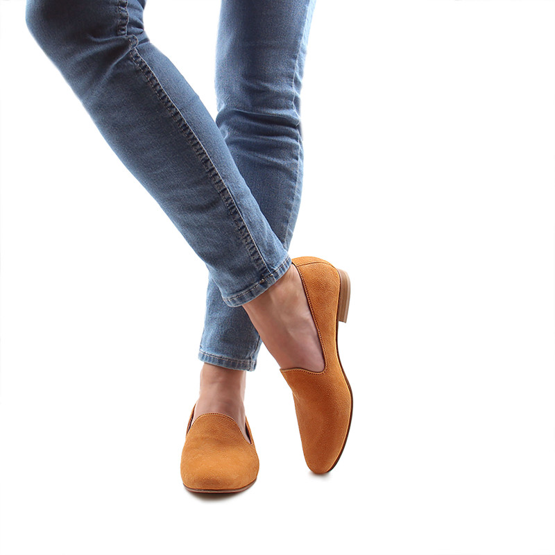 vue portee interieur slippers classiques cuir daim camel jules & jenn