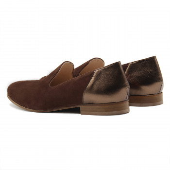 vue arriere slippers classiques cuir daim marron et marron metallise jules & jenn