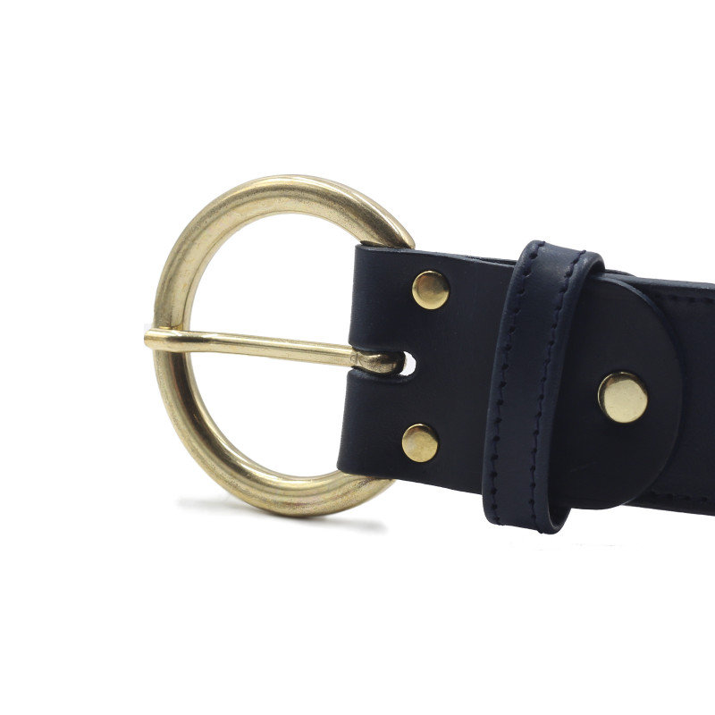 gros plan boucle ceinture boheme cuir bleu jules & jenn