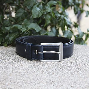 vue posee boucle ceinture classique cuir bleu jules et jenn