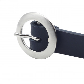gros plan boucle ceinture fine cuir bleu jules&jenn