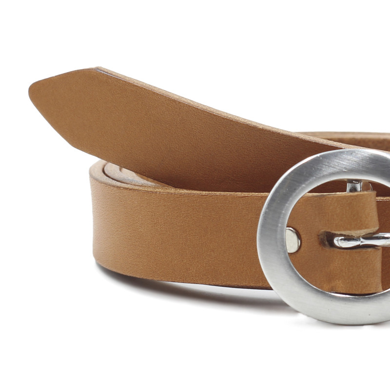 gros plan ceinture fine cuir camel jules&jenn