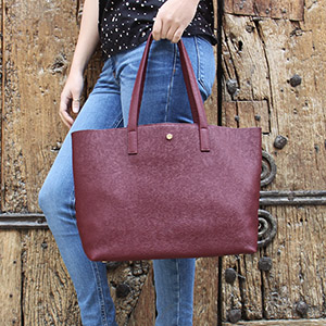 vue portee sac cabas cuir souple graine bordeaux jules & jenn