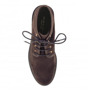 vue dessus bottines plates à lacets cuir daim marron jules & jenn