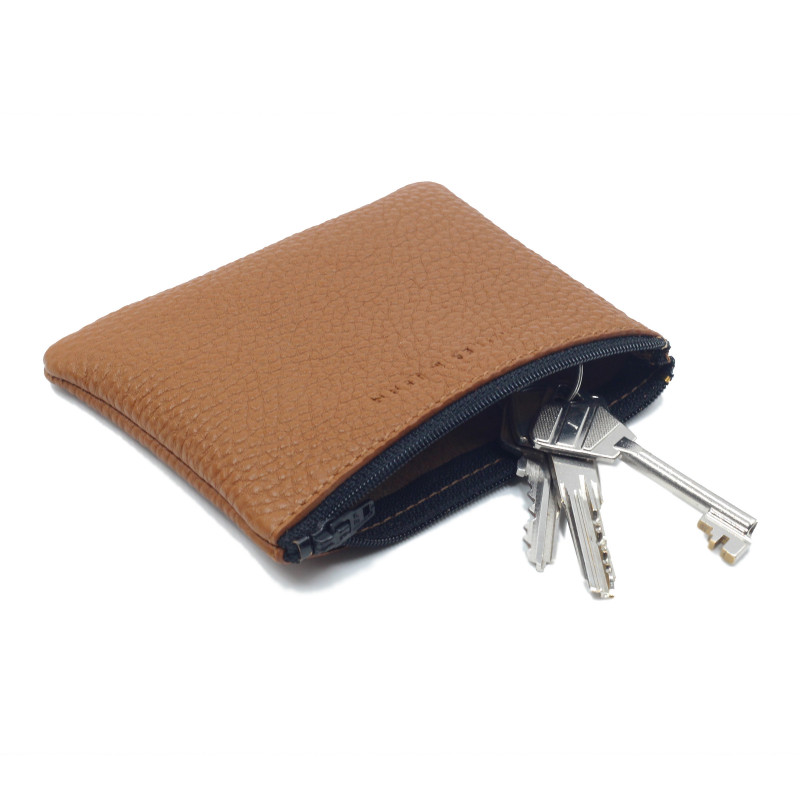vue dessus pochette cuir upcyclé grainé camel jules & jenn