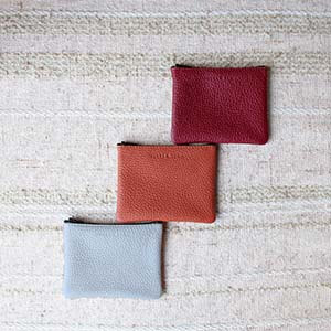vue multiproduits pochette cuir grainé upcyclé gris petit modèle jules & jenn