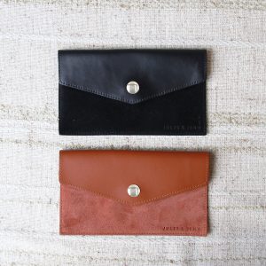 vue extérieur pochette enveloppe cuir upcyclé noir jules & jenn
