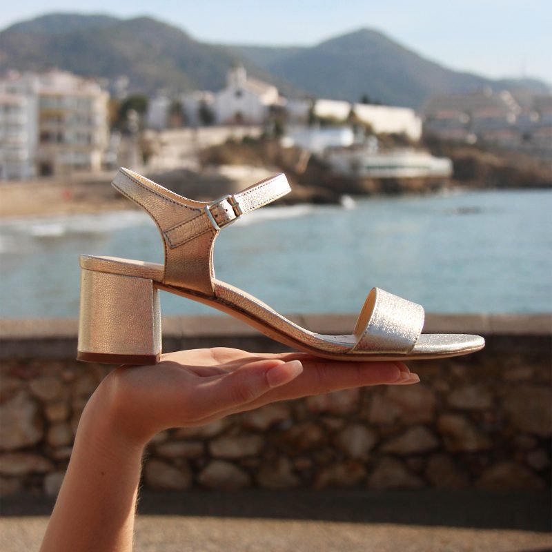 vue posee sandales moyen talon cuir metallise dore jules & jenn