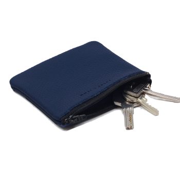 vue de dessus pochette cuir grainé upcyclé bleu royal petit modèle jules & jenn