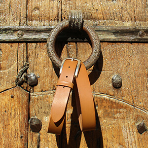 vue extérieure de la ceinture aventure cuir camel