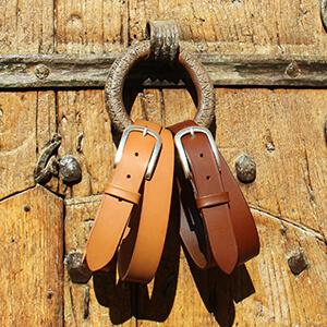 vue extérieure de la ceinture aventure cuir camel