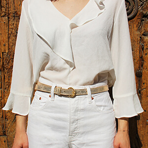 vue posee ceinture boucle or cuir dore metallise jules & jenn