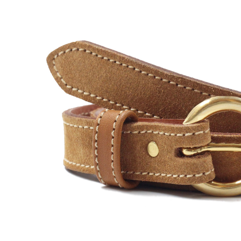 vue serree ceinture boucle or cuir daim camel jules & jenn
