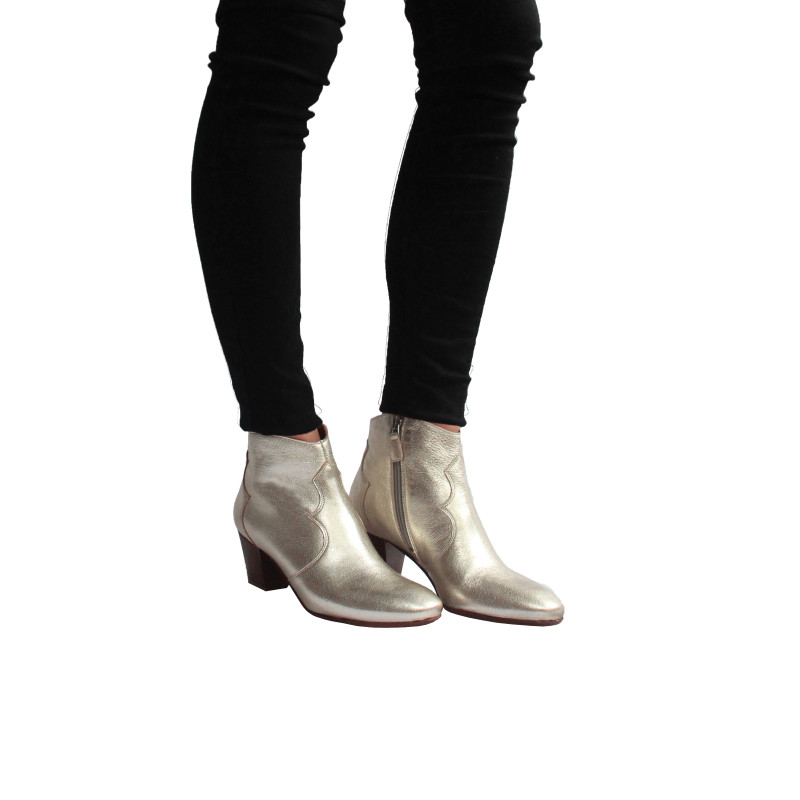 vue portee bottines cowboy cuir metallise dore jules & jenn
