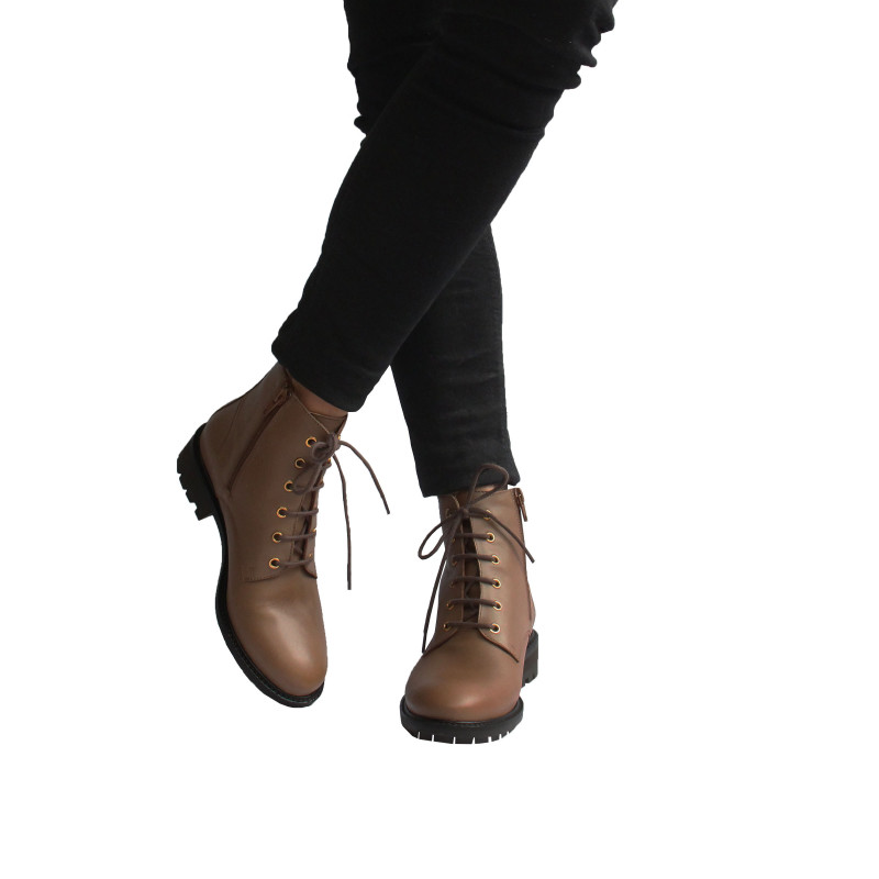 vue portee bottines plates lacets cuir taupe jules & jenn