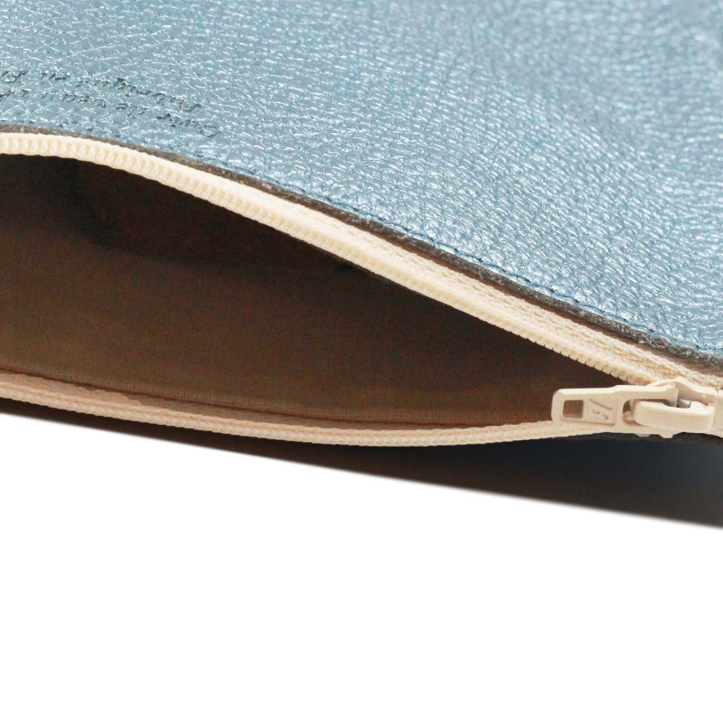vue interieur pochette cuir graine metallise bleu jules & jenn