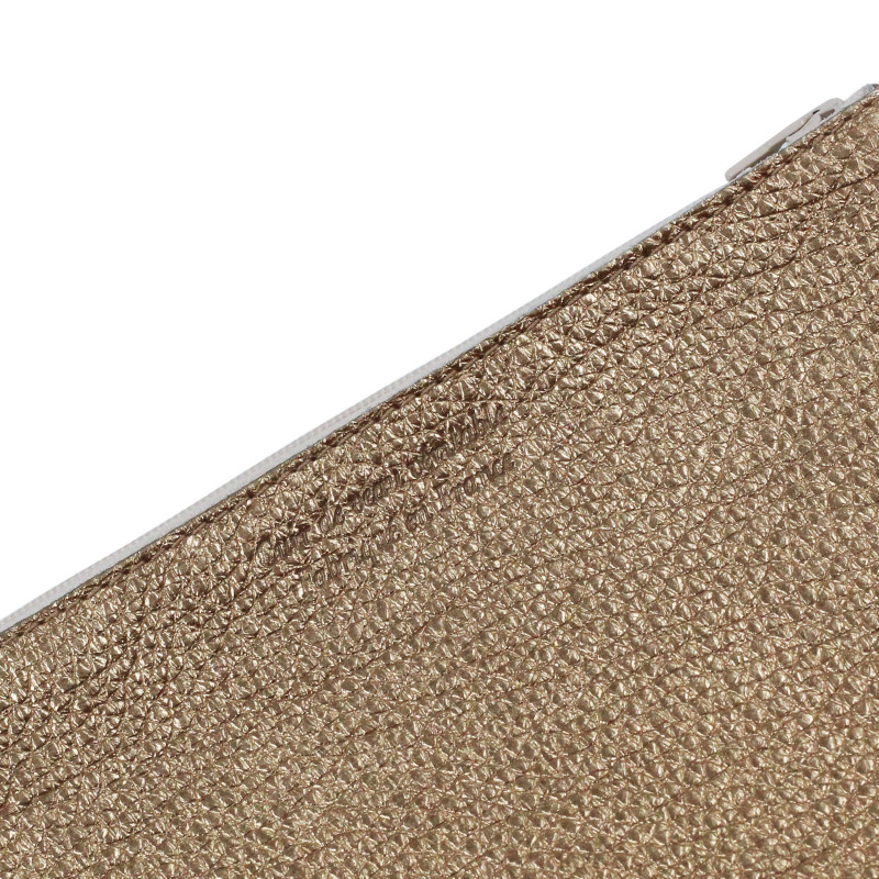 vue serree pochette cuir graine metallise dore jules & jenn