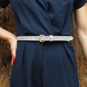 vue portee ceinture boucle or cuir metallise argente