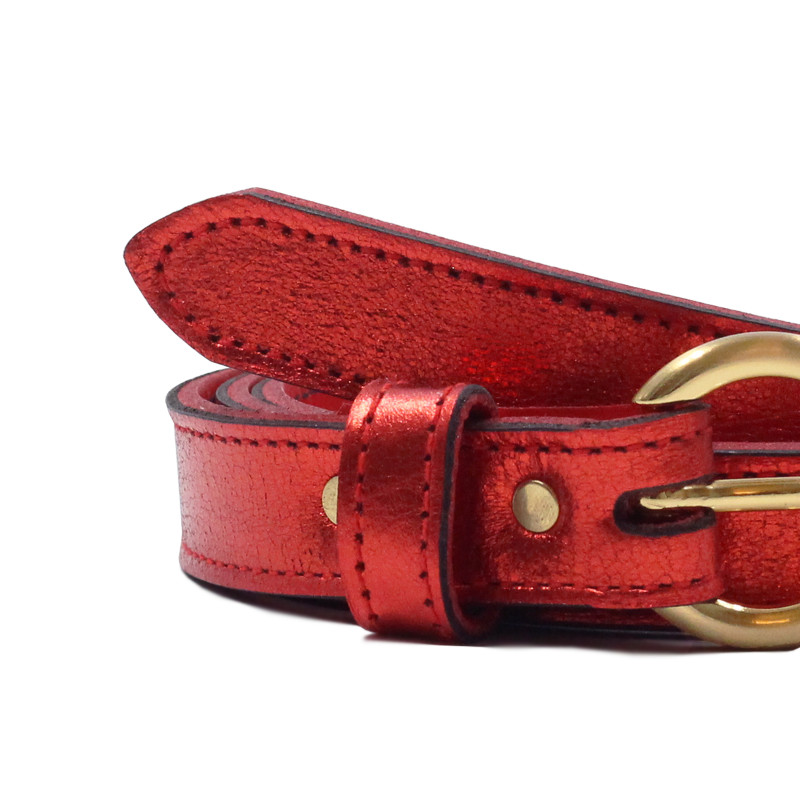 vue serree ceinture boucle or cuir metallise rouge