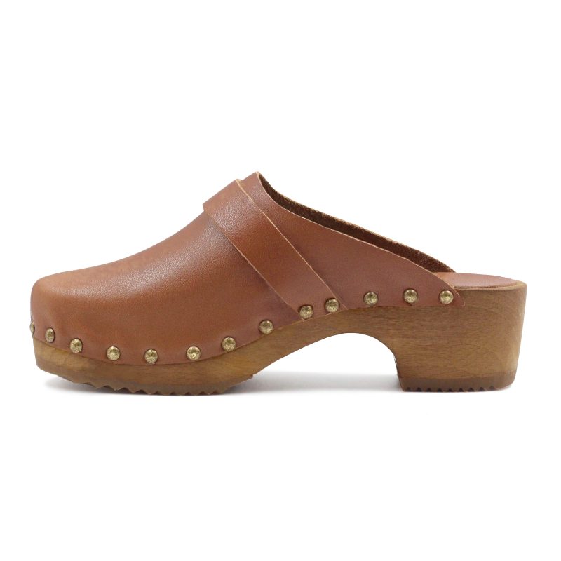 vue interieure sabots bois cuir cognac jules jenn