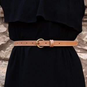 vue portee ceinture boucle d'or femme cuir camel jules & jenn